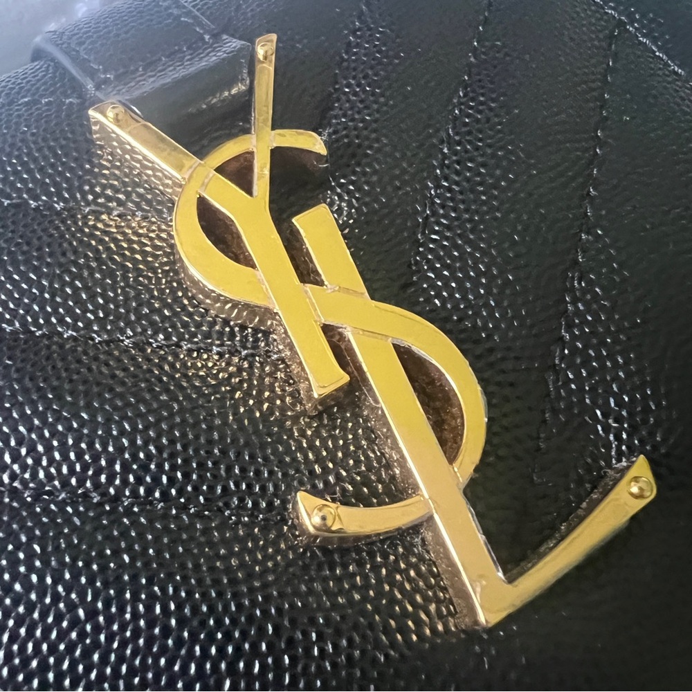 Like New Authentic YSL Envelope Tri-quilt gold on black Grain de Poudre leather - Picture 5 of 14